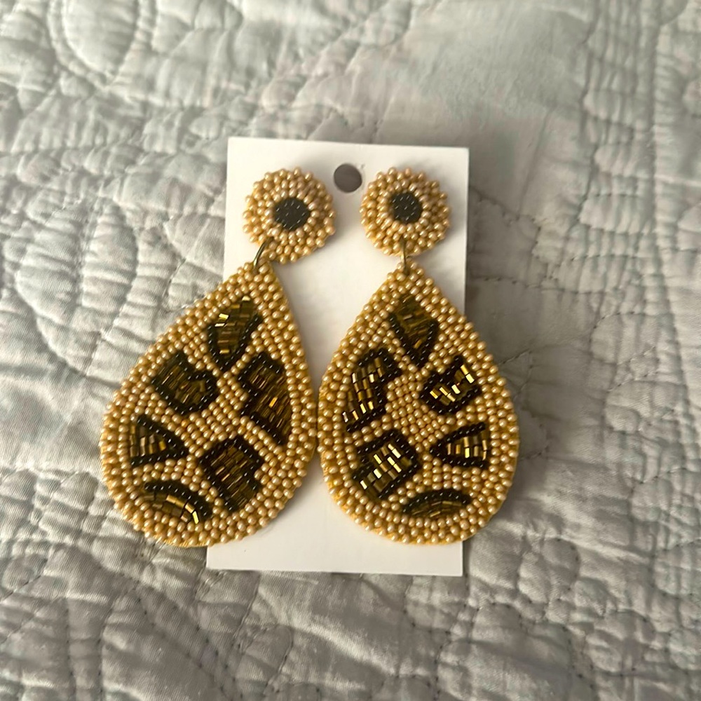 Boutique Earrings NWOT